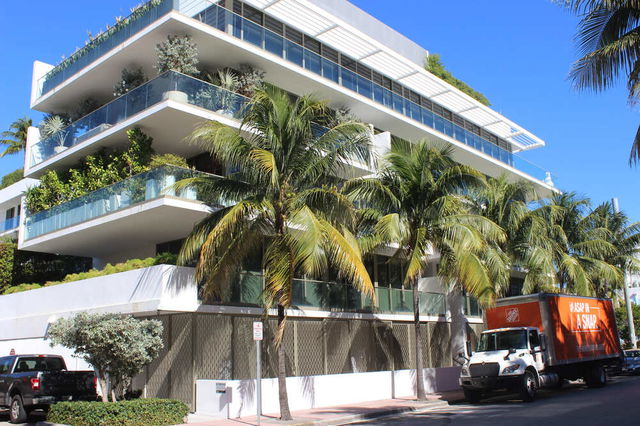 300 Collins  photo 2